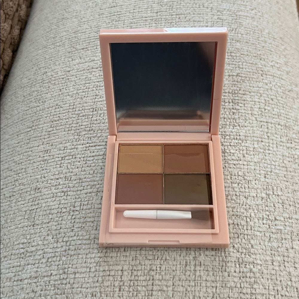 Kittenish Cosmetics Matte Quad in Soft Pink - Picture 4 of 5